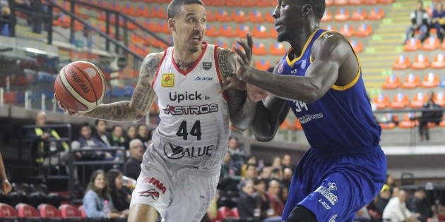 Astros complica su boleto a Playoffs
