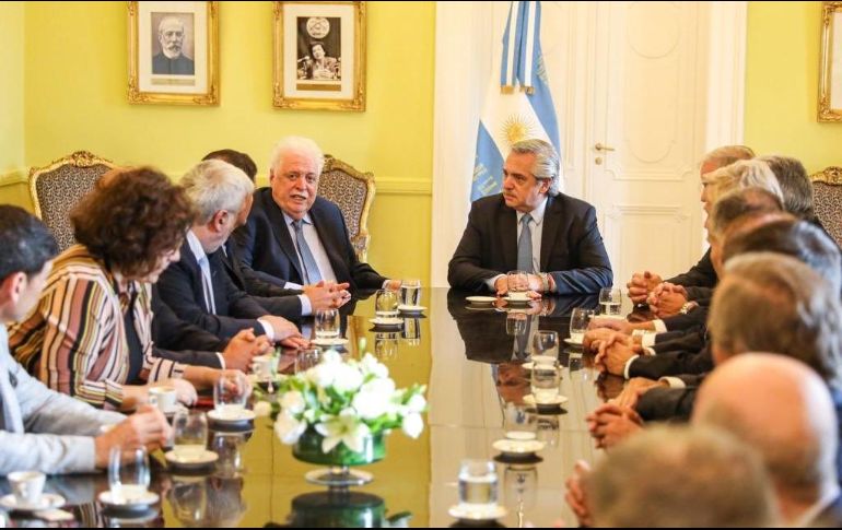 Alberto Fernández informó que en la reunión se logró una baja de 8% en el precio de las medicinas. TWITTER/@alferdez