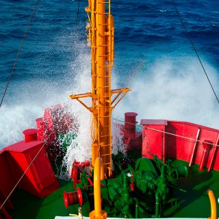 Buscan restos de avión militar chileno en el fondo del mar