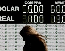 Una gran mayoría de los argentinos tiene sus ahorros en dólares y gran parte de ellos se encuentra en el exterior. AP/N. Pisarenko