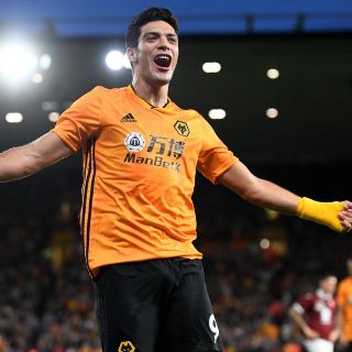 Wolverhampton apoya a Rayados y recuerda gol de Jiménez