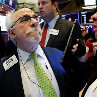 Wall Street mantiene sus índices en puntajes récord