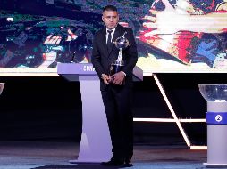 Juan Román Riquelme. El exdelantero argentino fue el encargado de presentar el trofeo. AP/C. Olmedo