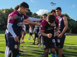 En la pretemporada que realizan los jugadores rojiblancos en Playa del Carmen están motivados por darle la vuelta a la página y volver a hacer del Guadalajara un equipo relevante. INSTAGRAM/@chivas