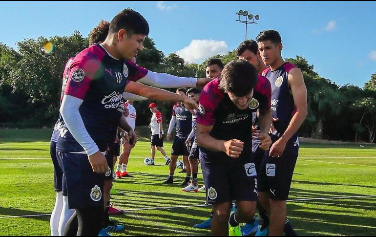 En la pretemporada que realizan los jugadores rojiblancos en Playa del Carmen están motivados por darle la vuelta a la página y volver a hacer del Guadalajara un equipo relevante. INSTAGRAM/@chivas