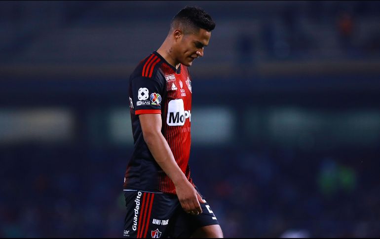 Las intenciones de reforzar al equipo por parte de la directiva en la zona ofensiva podrían quedar de lado para buscar de manera urgente un central de experiencia que supla el lugar del zaguero peruano. IMAGO7