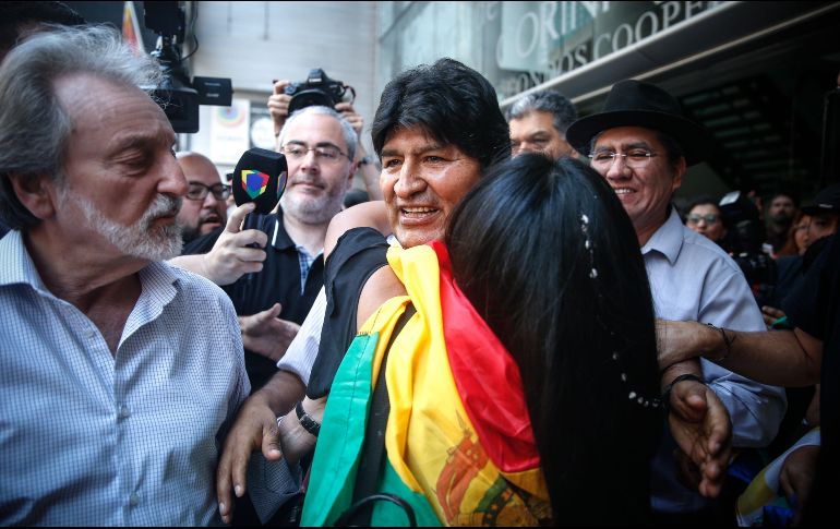 El ex presidente de Bolivia, Evo Morales, al salir de una rueda de prensa en la Ciudad de Buenos Aires. EFE/J. Roncoroni