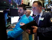 El índice industrial Dow Jones descendió un 0.10 por ciento y cerró con 28 mil 239.28 puntos. AP/R. Drew