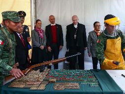 Personal militar destruye las piezas entregadas por la ciudadanía. SUN/D. Sánchez