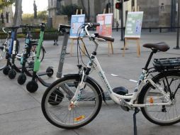 Para darlos a conocer ante la ciudadanía, se destinó un espacio en el Paseo Alcalde para que los tapatíos puedan familiarizarse con la nueva modalidad de transporte. TWITTER / @GuadalajaraGob