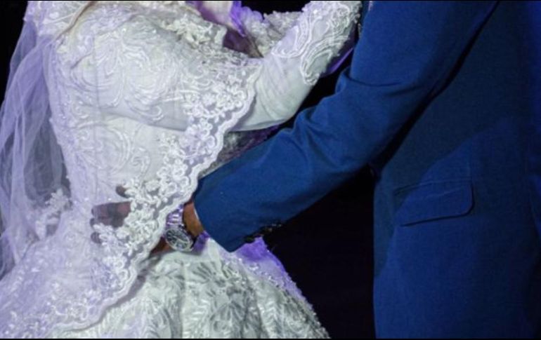 Si una novia opta por volver a someterse a una MGF, la operación puede involucrar cortar más labios genitales y volver a suturar la vagina. AFP