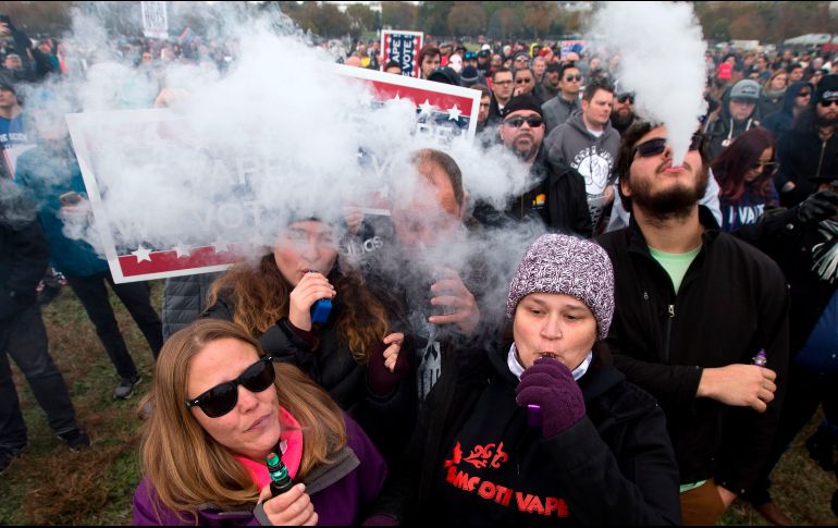 Los cigarrillos electrónicos tienen una gran popularidad entre los alumnos de secundaria. AFP/J. Magaña