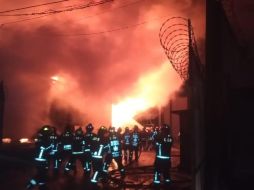 Protección Civil capitalina informó que el fuego se originó en una subestación eléctrica ubicada en Marcos N. Mendez y Emilio Madero. TWITTER / @SGIRPC_CDMX