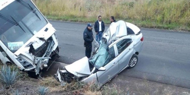 Fallecen dos personas en choque carretero en Tequila
