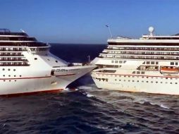 La colisión dejó visiblemente destrozada parte de la popa del Carnival Glory. TWITTER/@elnorte