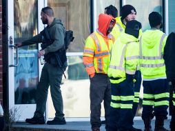 Policías acudieron al lugar para acordonarlo y realizar las diligencias que marca la ley. AP/A. Dye-The Winston-Salem Journal