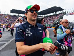 Resulta que el piloto jalisciense le tocó hacerle un presente al español Carlos Sáinz Jr. IMAGO7