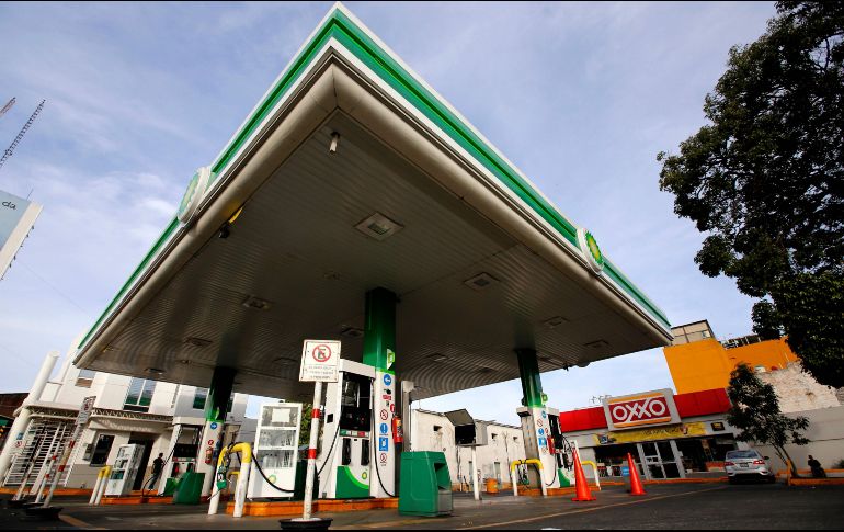 La Confederación de Cámaras Industriales (Concamin) afirmó que la decisión de permitir a Pemex fijar sus tarifas a sus clientes gasolineros, permitirá que la petrolera domine el mercado y que imponga tarifas con total discrecionalidad. AFP/ ARCHIVO