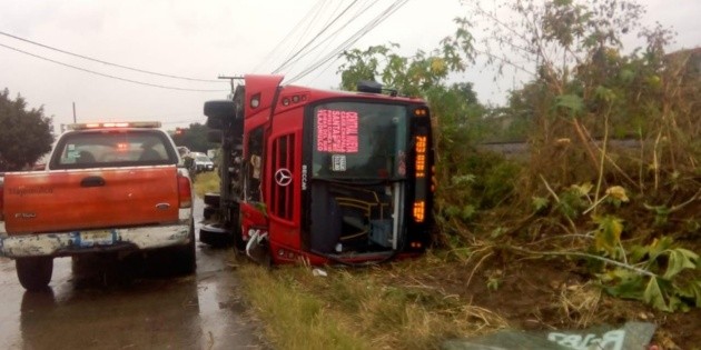 Hecho vial con dos autobuses deja 25 lesionados en Tlajomulco