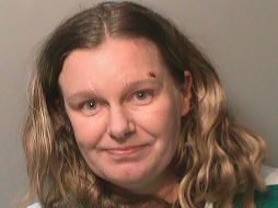 Imagen proporcionada por la policía de Iowa que muestra a Nicole Marie Poole Franklin, quien ya cuenta con antecedentes por agresión. AP/Polk County Jail