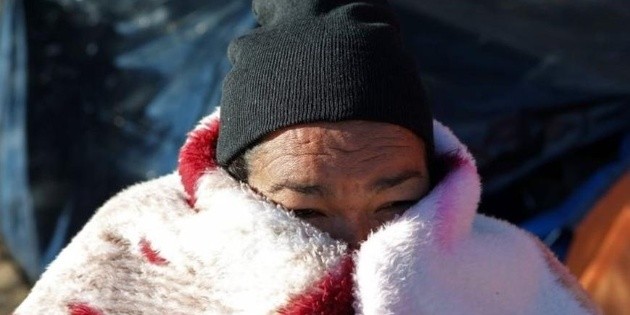 En fotos: c&oacute;mo lidian con la ola de fr&iacute;o los migrantes acampados en la frontera entre M&eacute;xico y Estados Unidos