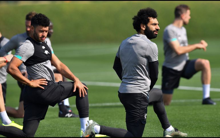 Mohamed Salah. El delantero egipcio (derecha) será la figura a seguir en el encuentro que definirá al nuevo campeón del orbe. EFE/N. Thekkayil