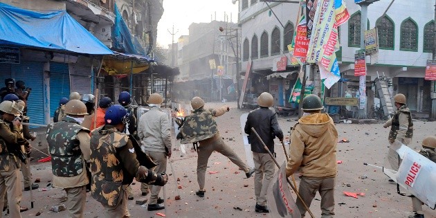 Suben a 23 los muertos por las protestas en India