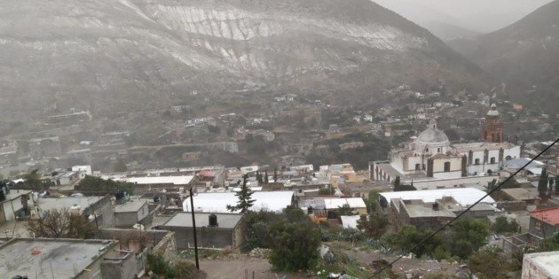 Real de Catorce se pinta de blanco con su primera nevada