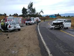 El choque ocurrió alrededor de las 10:30 horas de este sábado en el kilómetro 32 de la carretera libre a Colima. ESPECIAL / Protección Civil Jalisco