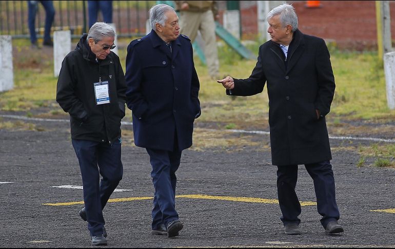El Presidente y Manuel Bartlett en su visita a la Central Geotermoeléctrica de Los Azufres. NTX/I. Hernández