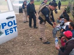 Los migrantes fueron trasladados a las instalaciones de la Fiscalía General de Justicia del Estado en el municipio de El Mante. CORTESÍA