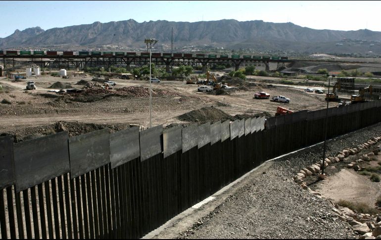 Autoridades estadounidenses han construido 145 kilómetros de muro desde que Trump asumió el cargo. SUN/ARCHIVO