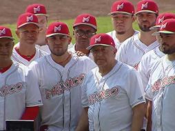 Entre los beisbolistas que están con el Presidente destaca el pitcher de los Dodgers, Julio Urías, Héctor Estrada y Humberto Sosa. CAPTURA DE VIDEO