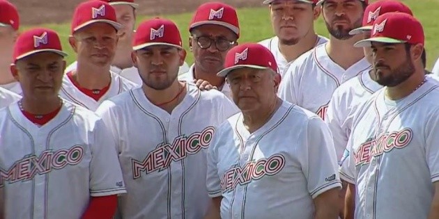 "Hay que jugar beisbol", pide L&oacute;pez Obrador a j&oacute;venes