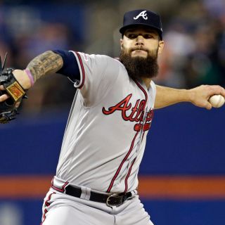 Dallas Keuchel firma con los Medias Blancas