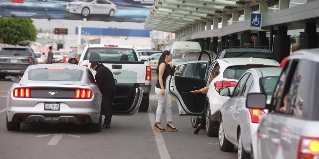 Operan sin permiso cinco empresas de taxis ejecutivos