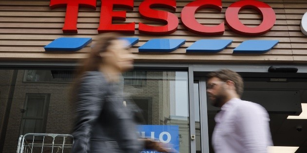 Encuentran mensaje de preso chino en tarjeta de Navidad de supermercado brit&aacute;nico