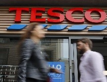 Encuentran mensaje de preso chino en tarjeta de Navidad de supermercado británico