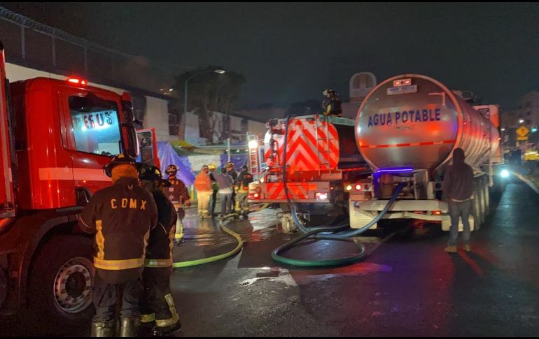 El fuego inició alrededor de las 5:30 horas. TWITTER / @SGIRPC_CDMX