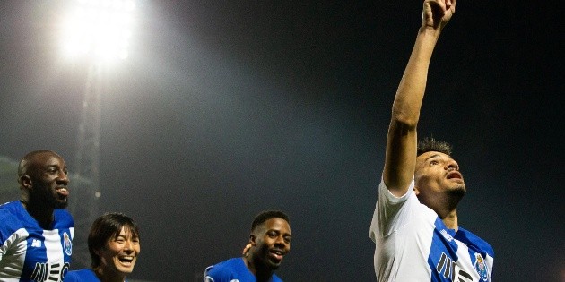 Porto y "Tecatito" avanzan a instancias finales de Copa de la Liga