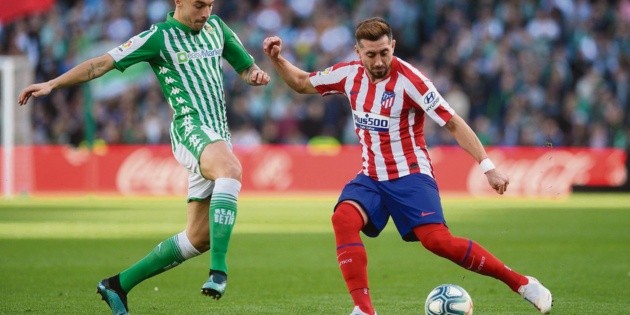 H&eacute;ctor Herrera gana duelo de mexicanos