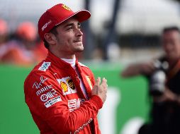 Luego de una exitosa primera campaña con Ferrari, en la que terminó en cuarto sitio de la tabla de pilotos sobre su coequipero Sebastian Vettel, Leclerc fue recompensado. AFP / ARCHIVO