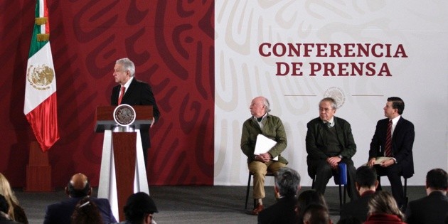 Cumplimos con no aumentar precio de combustibles: L&oacute;pez Obrador