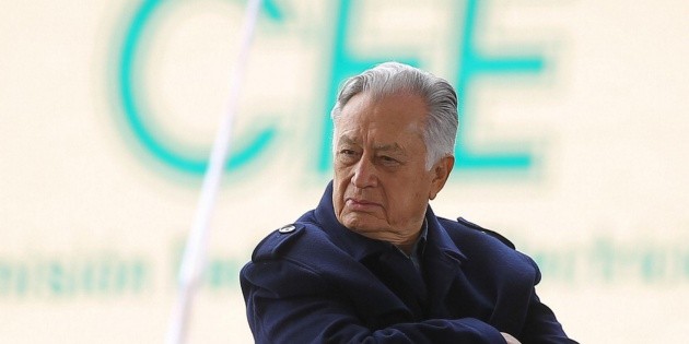 L&oacute;pez Obrador defiende a titular de la SFP tras exonerar a Manuel Bartlett