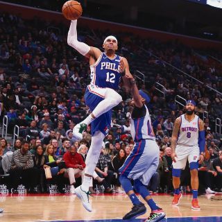 Harris y Simmons comandan triunfo de Filadelfia 