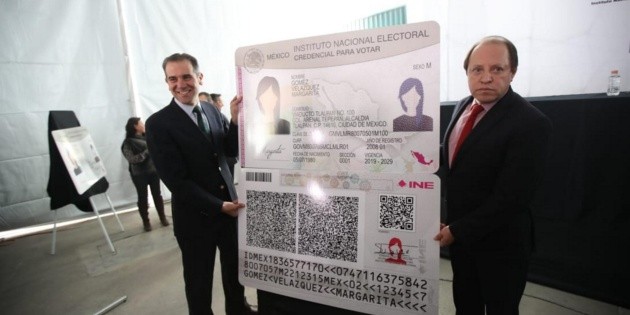 L&oacute;pez Obrador cuestiona costo de la nueva credencial para votar