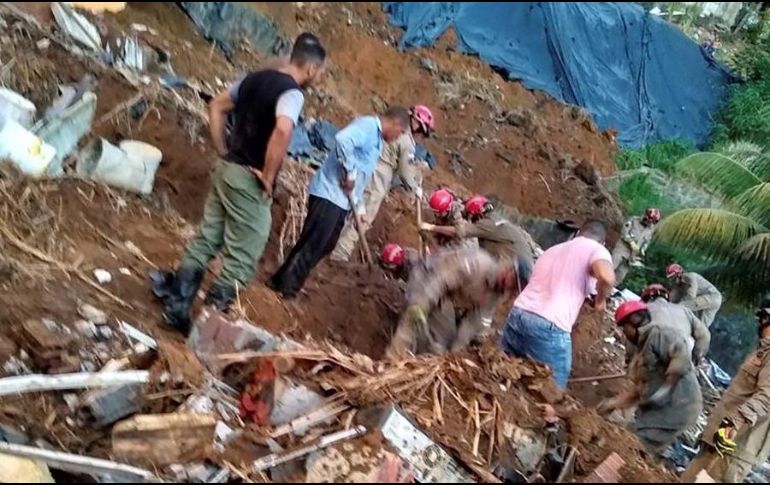 El cuerpo de Bomberos de Recife trabaja en la zona afectada. EFE/CORTESÍA
