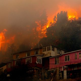 Incendio forestal en Chile afecta a 50 viviendas