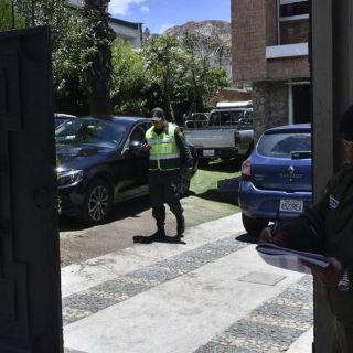 Continúa el asedio a la embajada mexicana en Bolivia