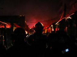 Luego de que el fuego fuera sofocado, iniciarían los trabajos de enfriamiento y remoción de escombros por parte de personal de los cuerpos de atención de emergencias. NTX / Q. Blanco